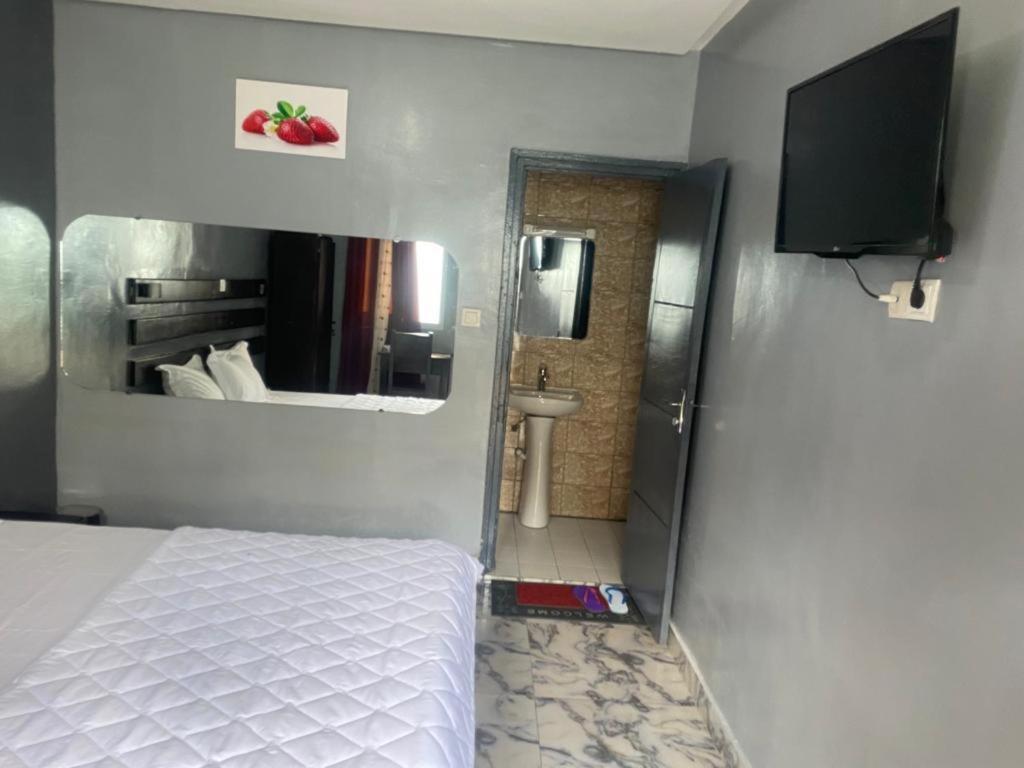 Hotel Sunrise Center Bonapriso - 101 Douala Exterior foto
