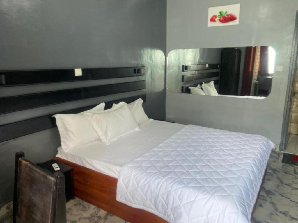 Hotel Sunrise Center Bonapriso - 101 Douala Exterior foto