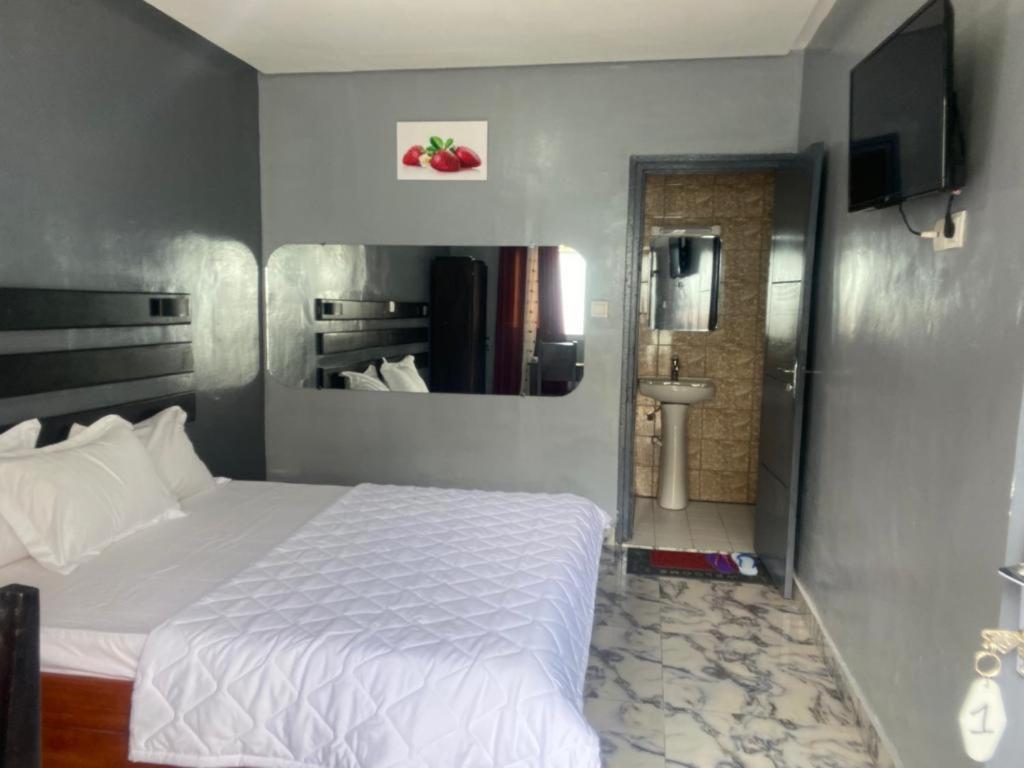 Hotel Sunrise Center Bonapriso - 101 Douala Exterior foto